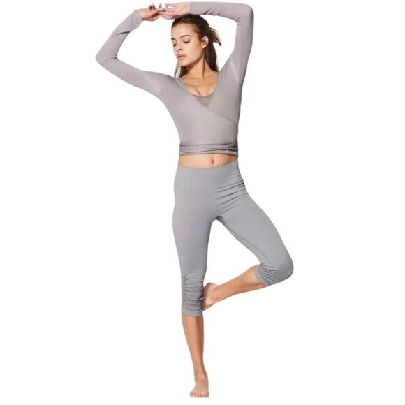 Lululemon Women's Light Gray Awakening High Rise 17" Cropped Leggings Size 2 - Picture 4 of 10